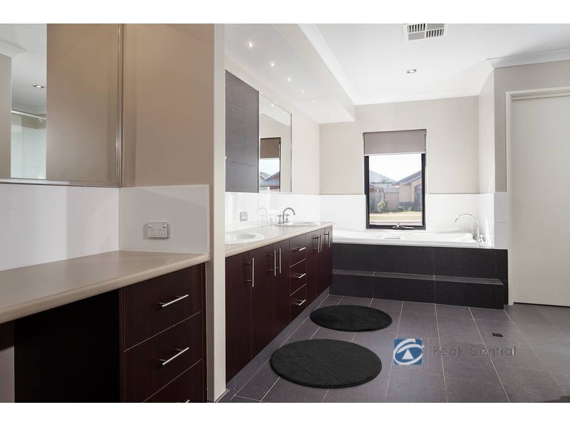 8 Armand Drive, Aubin Grove WA 6164