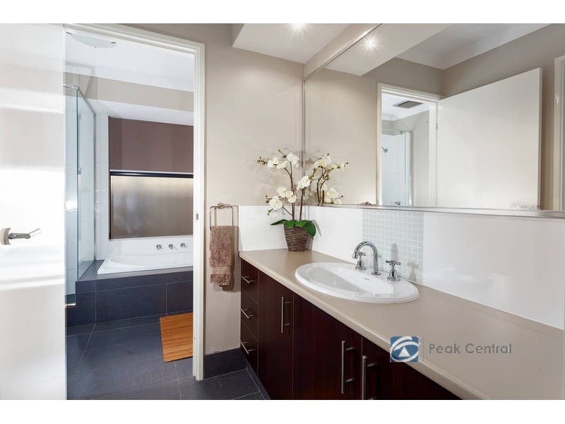 8 Armand Drive, Aubin Grove WA 6164