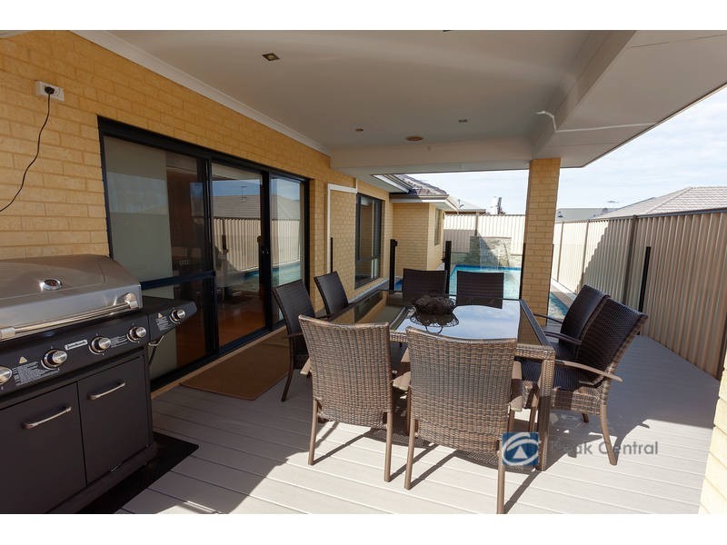 8 Armand Drive, Aubin Grove WA 6164