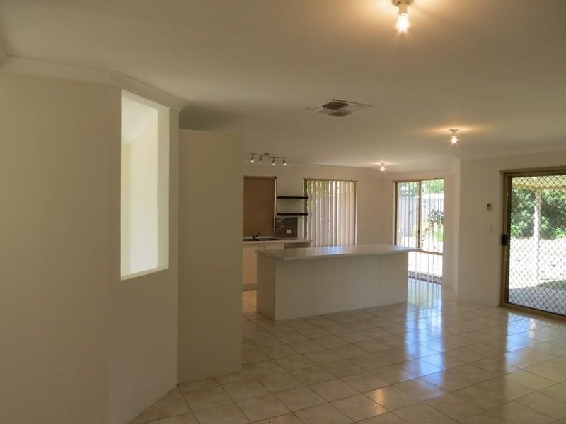 18 Daley Close, Atwell WA 6164