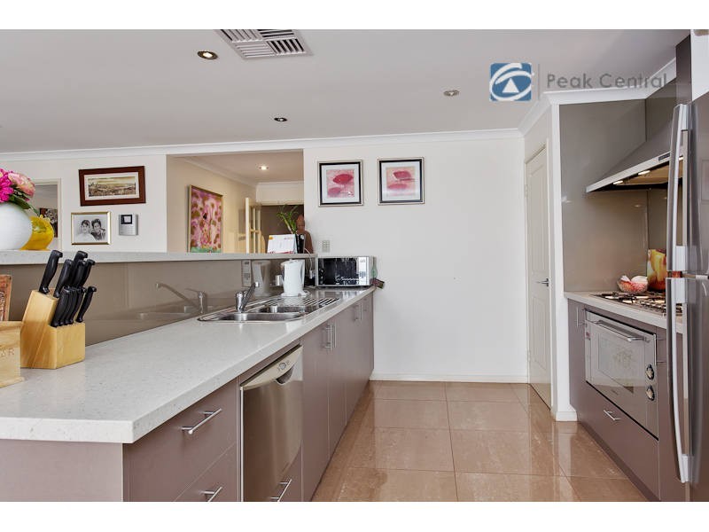 4 Giverny Gardens, Aubin Grove WA 6164