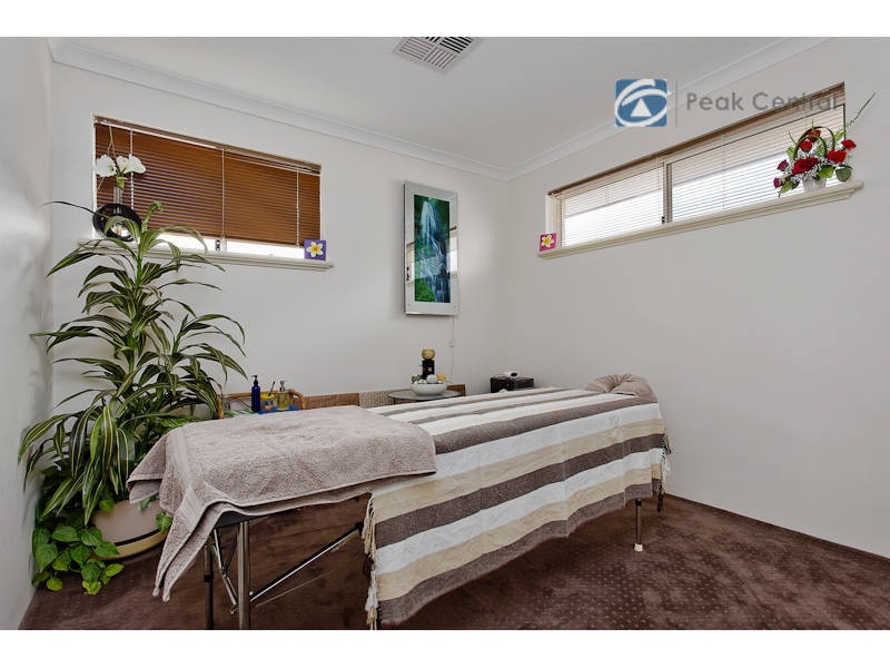 4 Giverny Gardens, Aubin Grove WA 6164