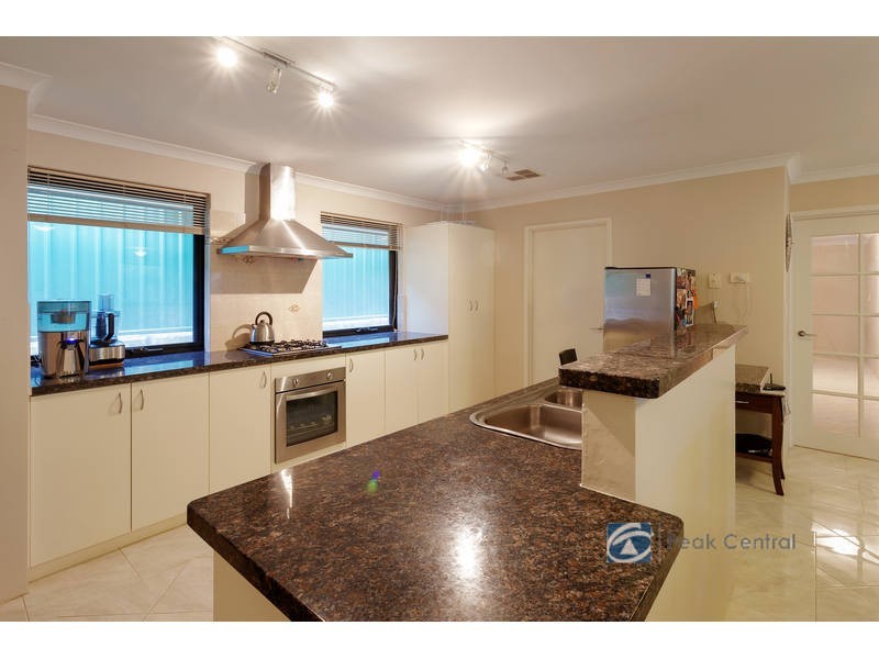 14 Calytrix Crescent, Success WA 6164