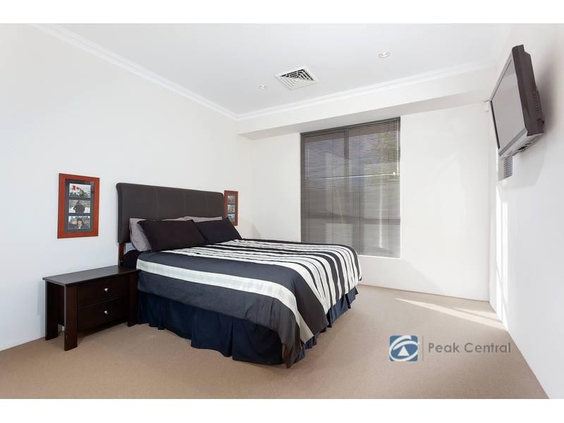 21 Angelica Way, Atwell WA 6164