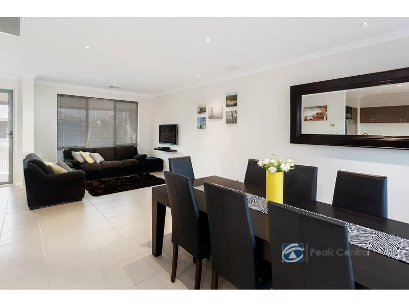 21 Angelica Way, Atwell WA 6164