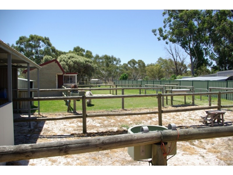 841 Armadale Road, Forrestdale WA 6112