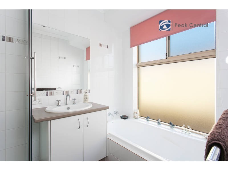 4 Renton Way, Bertram WA 6167