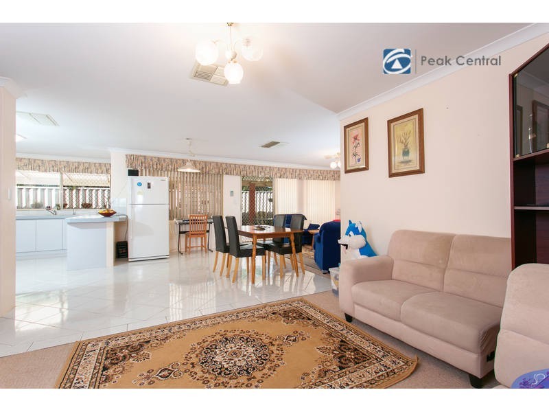 4 Mahogany Loop, Atwell WA 6164