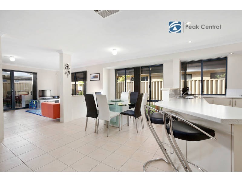 7 Repose Terrace, Atwell WA 6164