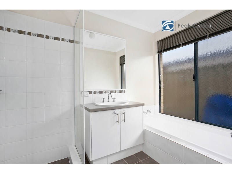 7 Repose Terrace, Atwell WA 6164