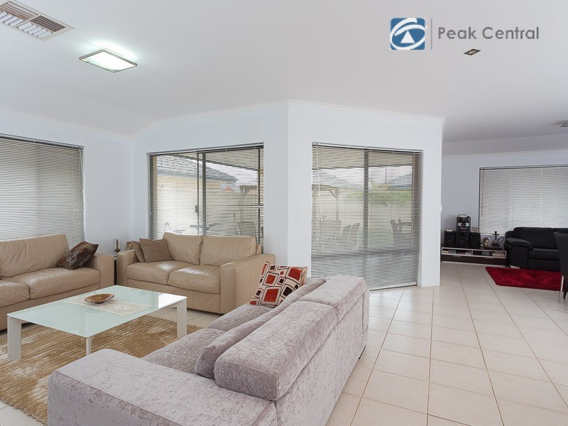 6 Horton Brace, Success WA 6164