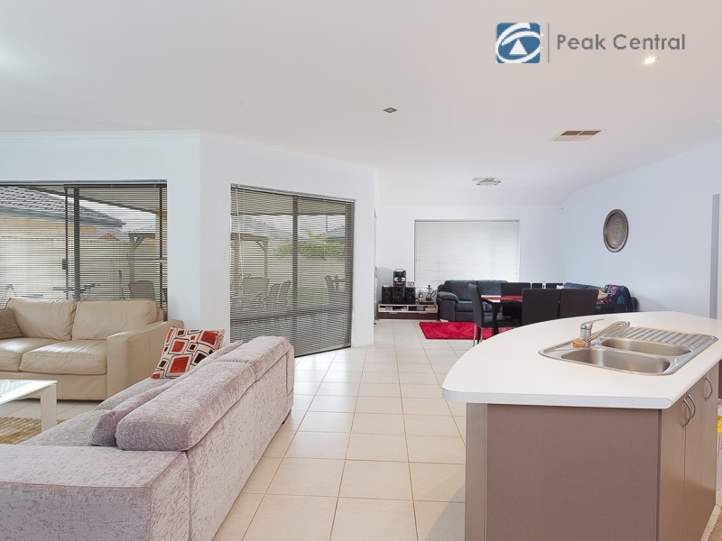 6 Horton Brace, Success WA 6164