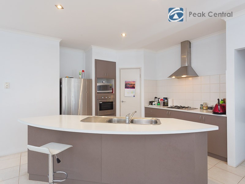 6 Horton Brace, Success WA 6164