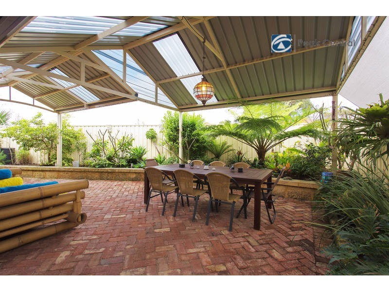 216 Glen Iris Drive, Jandakot WA 6164