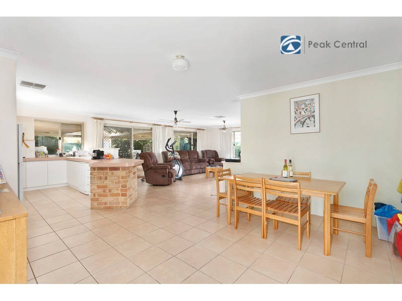 23 Jenniphur Court, Atwell WA 6164