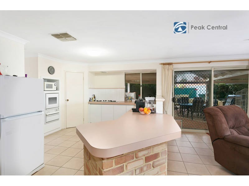 23 Jenniphur Court, Atwell WA 6164