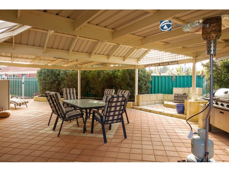 23 Jenniphur Court, Atwell WA 6164