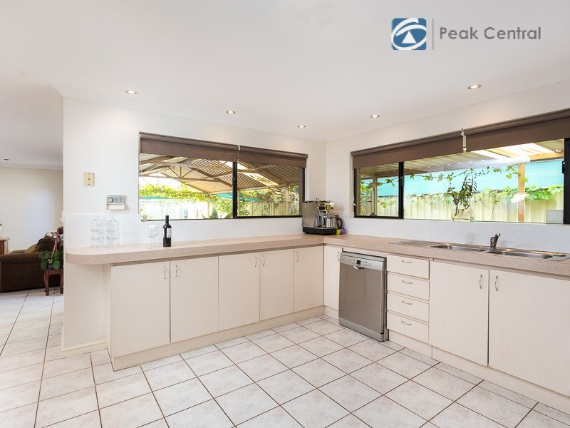 82 Brenchley Drive, Atwell WA 6164