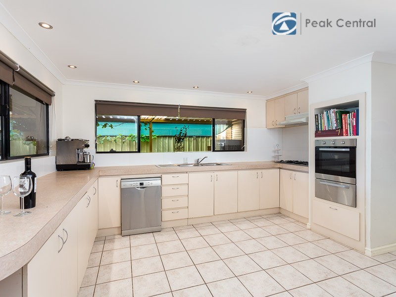 82 Brenchley Drive, Atwell WA 6164