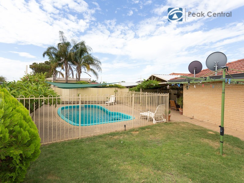 82 Brenchley Drive, Atwell WA 6164