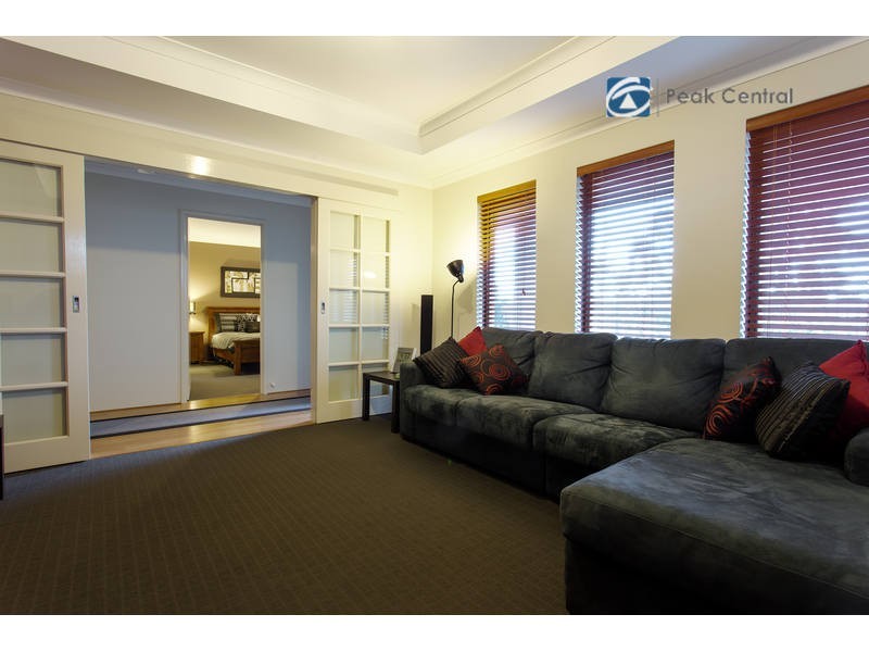 13 Lambeth Circle, Wellard WA 6170