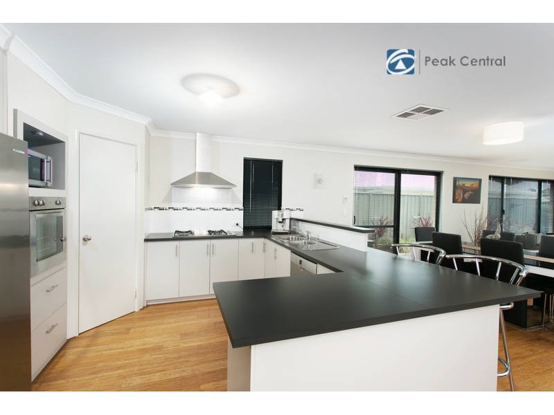 13 Lambeth Circle, Wellard WA 6170