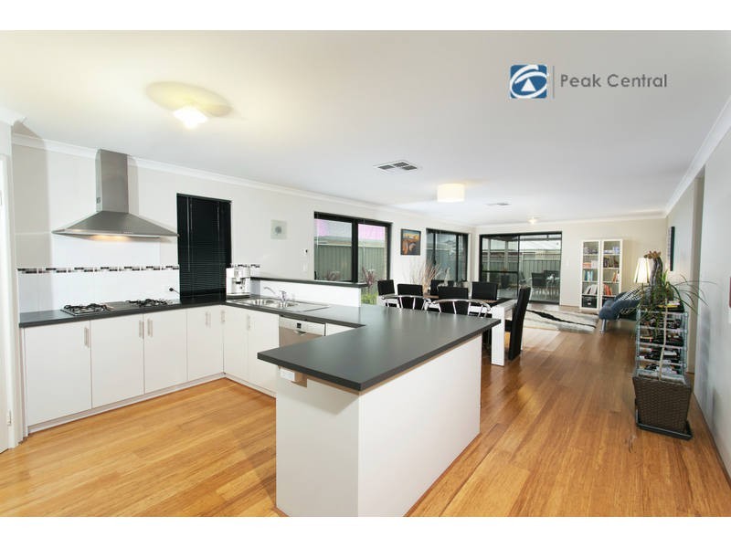 13 Lambeth Circle, Wellard WA 6170