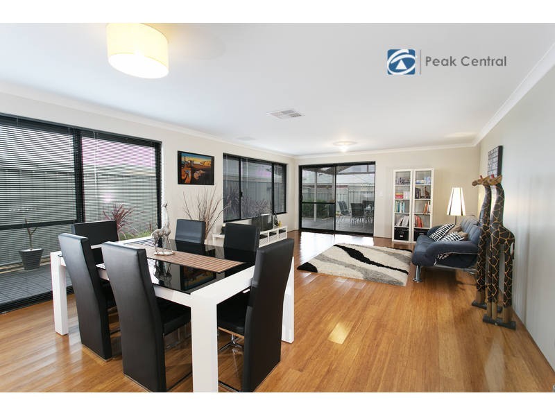 13 Lambeth Circle, Wellard WA 6170