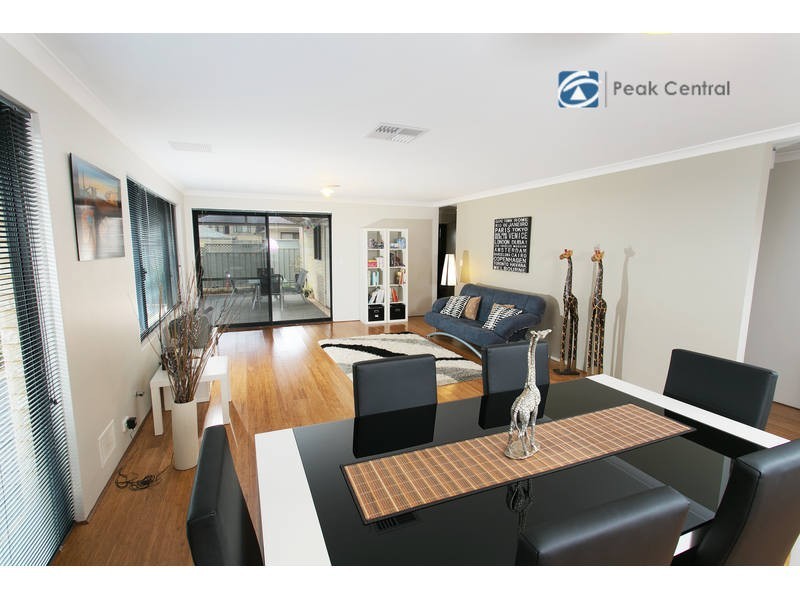 13 Lambeth Circle, Wellard WA 6170