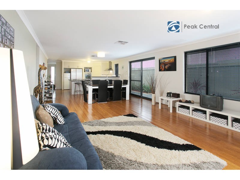 13 Lambeth Circle, Wellard WA 6170