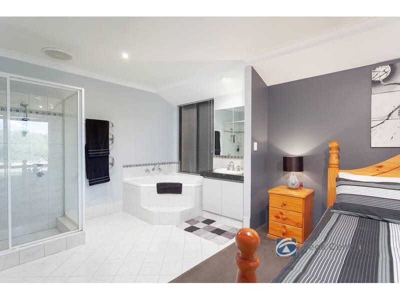 244 Tapper Road, Atwell WA 6164