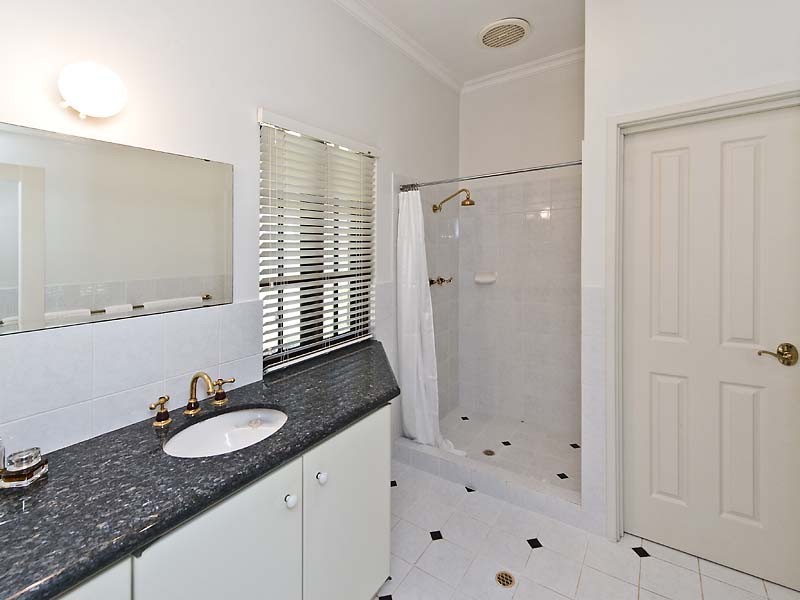 36 Wills Place, Oakford WA 6121