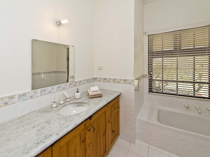 36 Wills Place, Oakford WA 6121