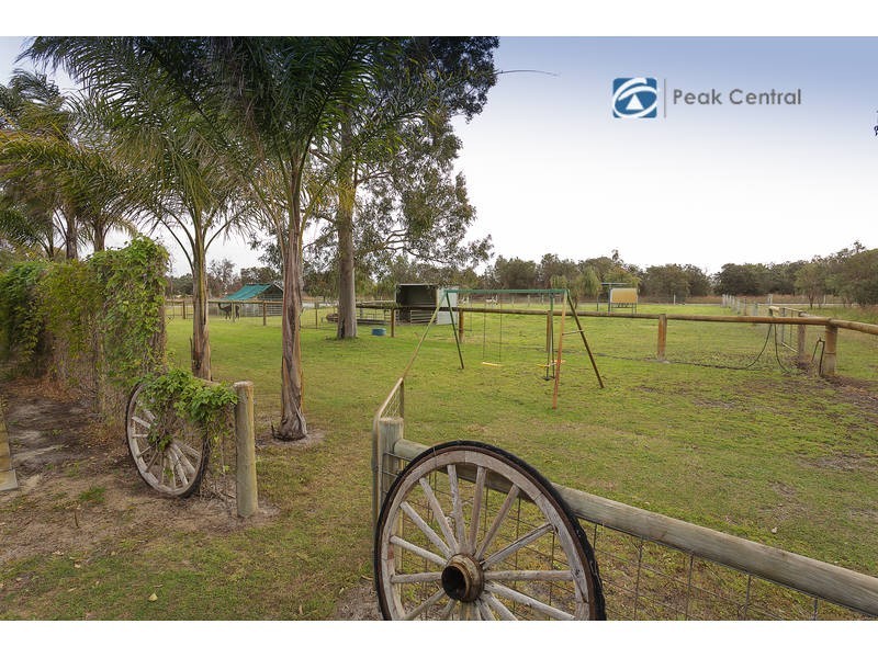 18 Cumming Road, Oakford WA 6121