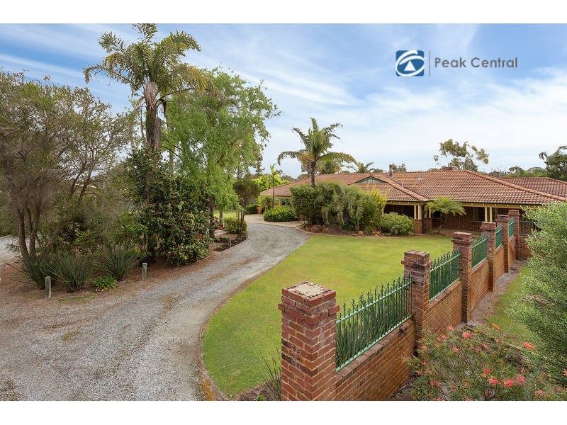 18 Cumming Road, Oakford WA 6121