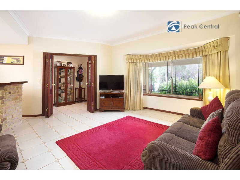 18 Cumming Road, Oakford WA 6121