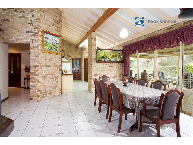 18 Cumming Road, Oakford WA 6121