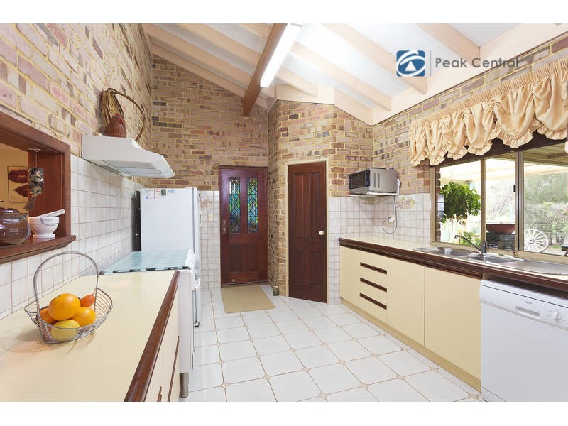 18 Cumming Road, Oakford WA 6121