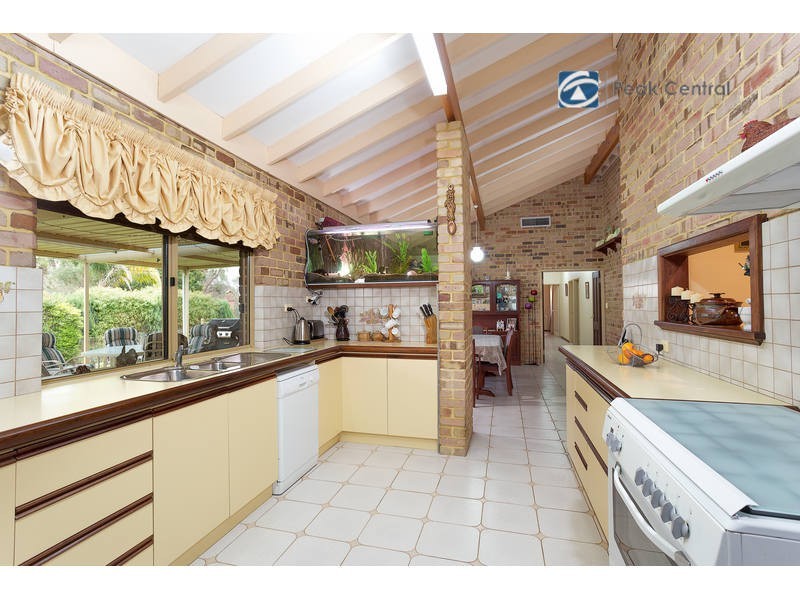 18 Cumming Road, Oakford WA 6121