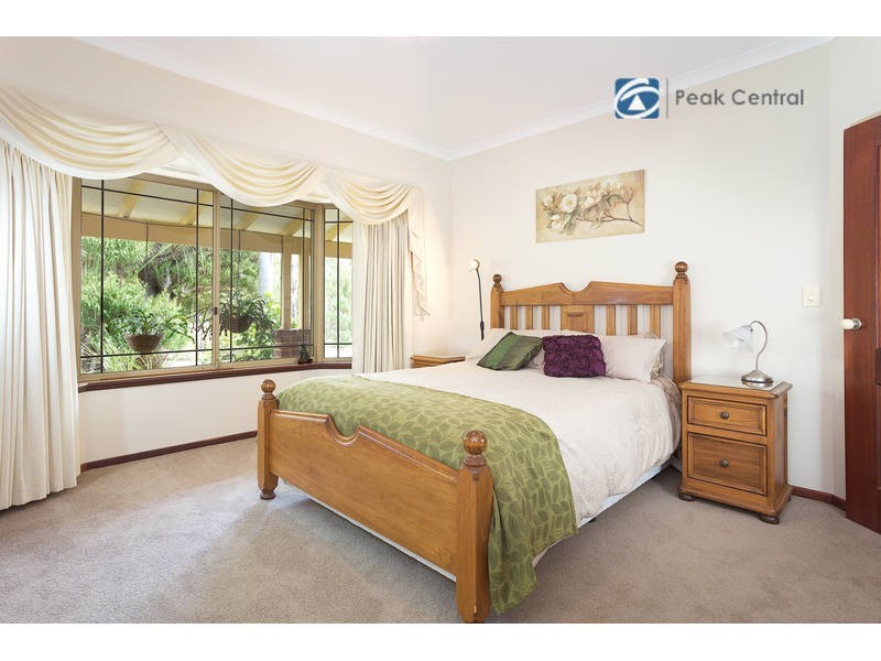 18 Cumming Road, Oakford WA 6121