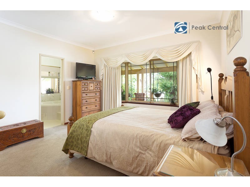 18 Cumming Road, Oakford WA 6121