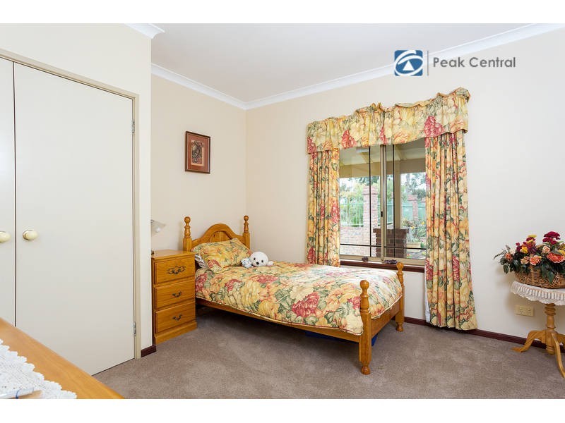 18 Cumming Road, Oakford WA 6121