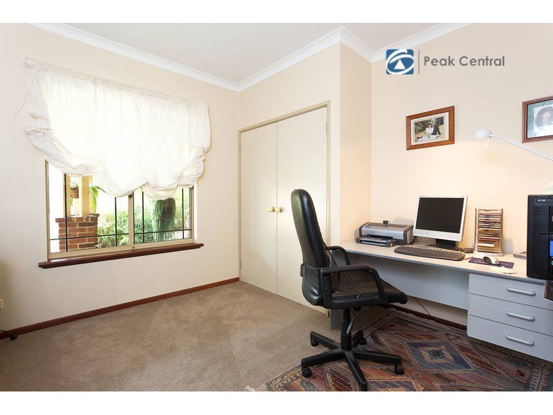 18 Cumming Road, Oakford WA 6121