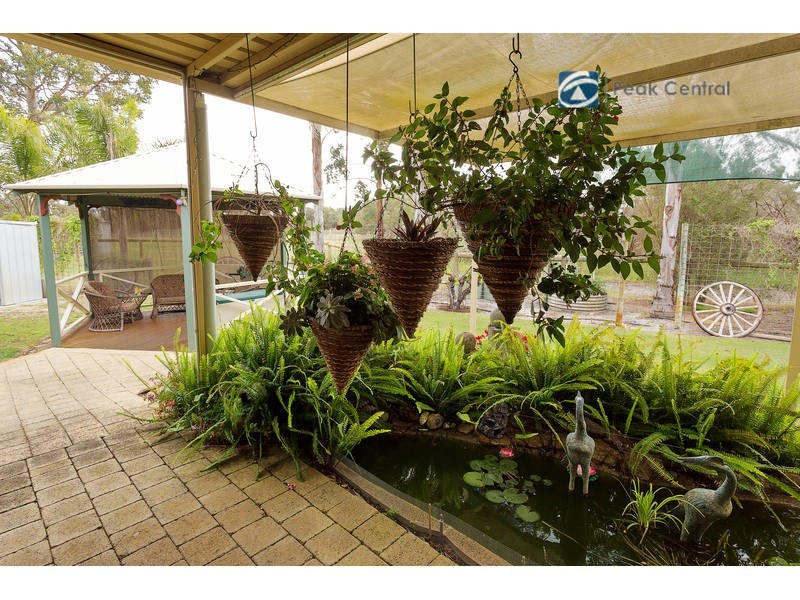 18 Cumming Road, Oakford WA 6121