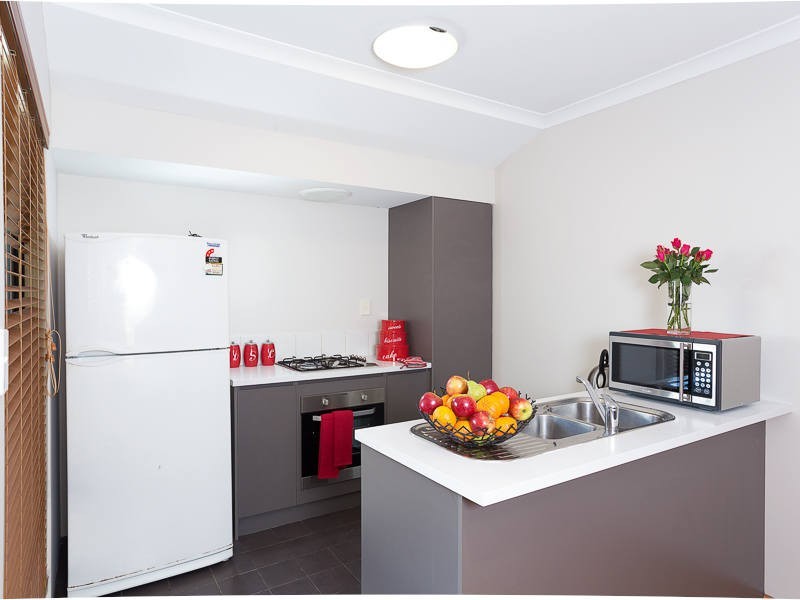 6 Sheringham Bend, Success WA 6164