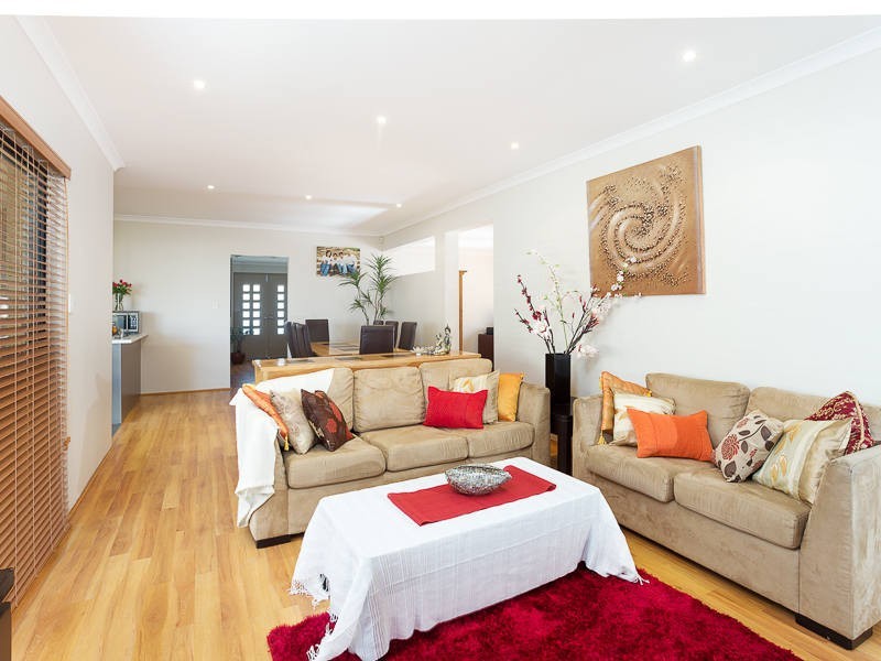 6 Sheringham Bend, Success WA 6164