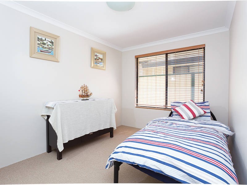 6 Sheringham Bend, Success WA 6164