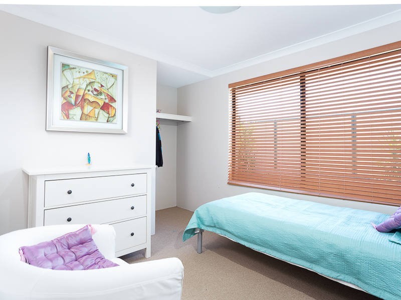 6 Sheringham Bend, Success WA 6164