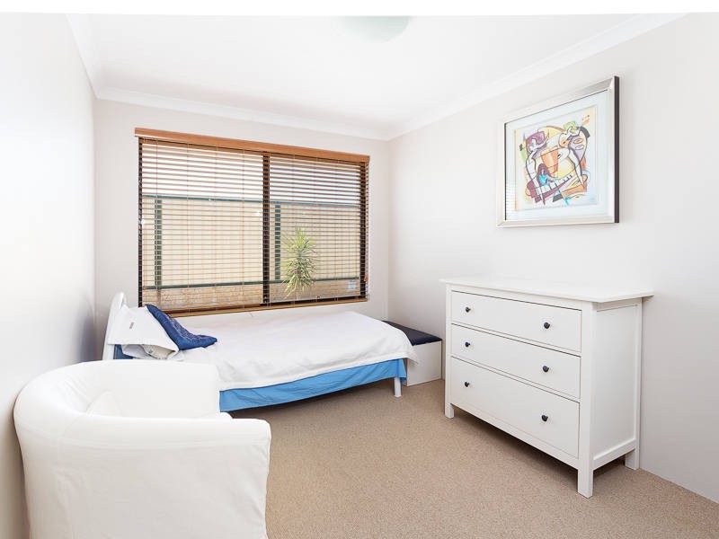 6 Sheringham Bend, Success WA 6164