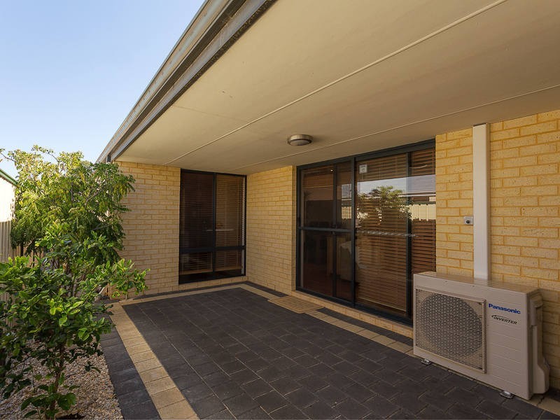 6 Sheringham Bend, Success WA 6164